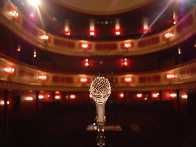 Photo micro et salle de spectacle