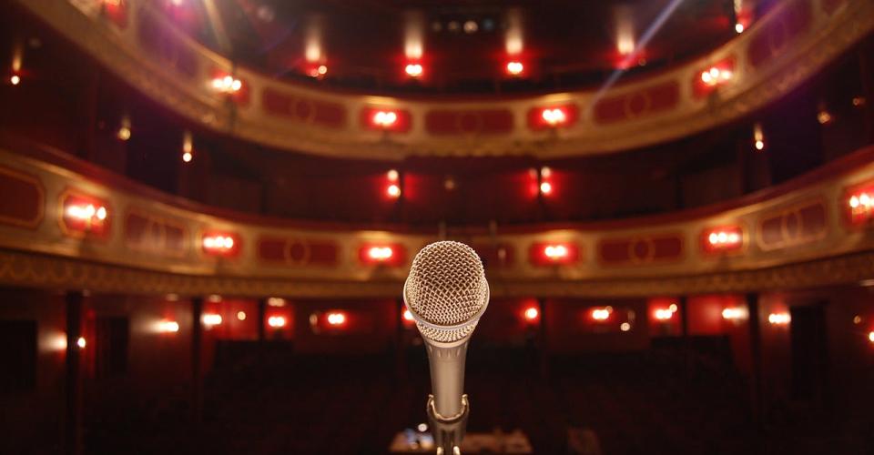 Photo micro et salle de spectacle